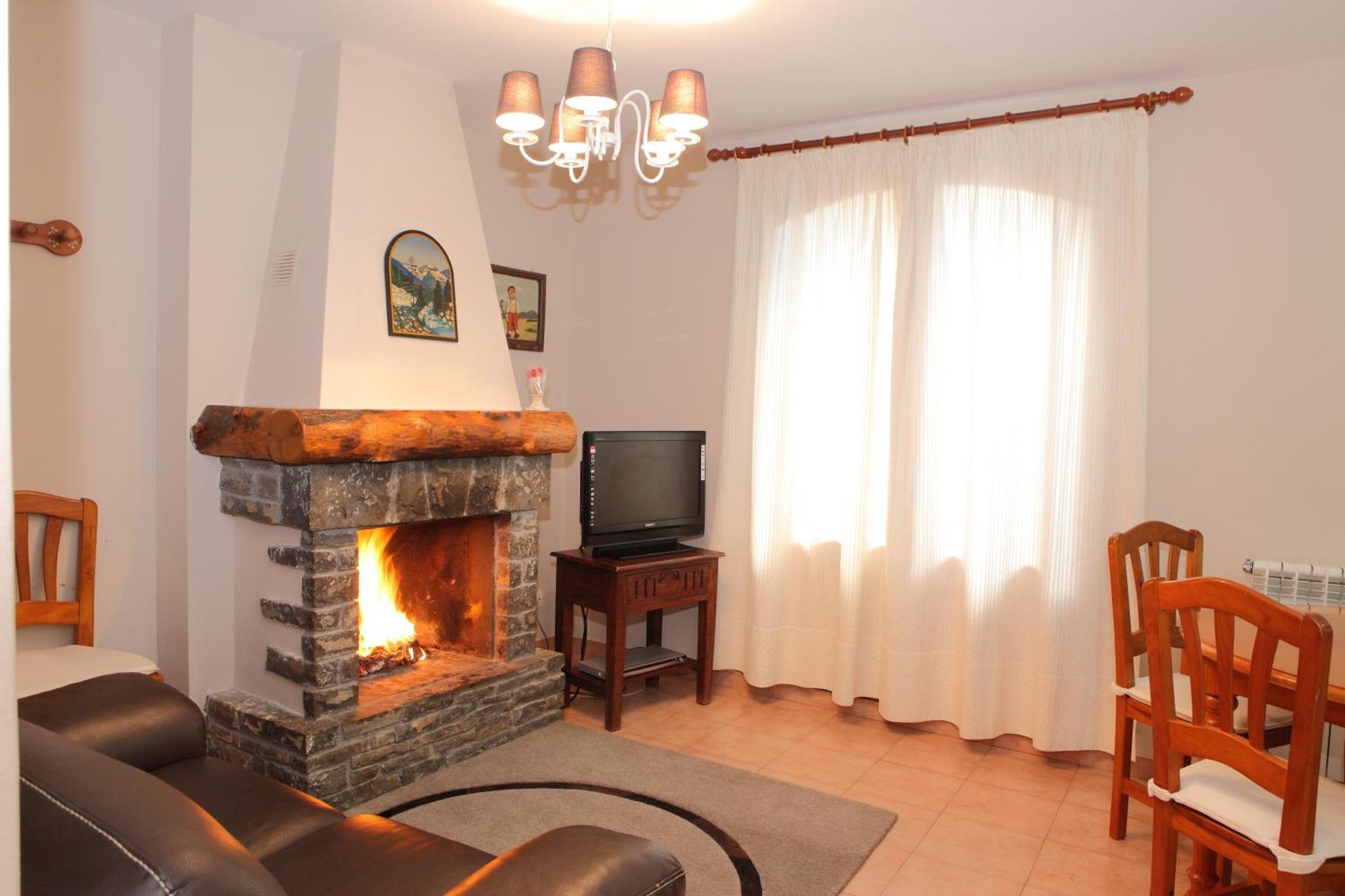 Apartamentos Alba Casa Alquesera Sahun Extérieur photo